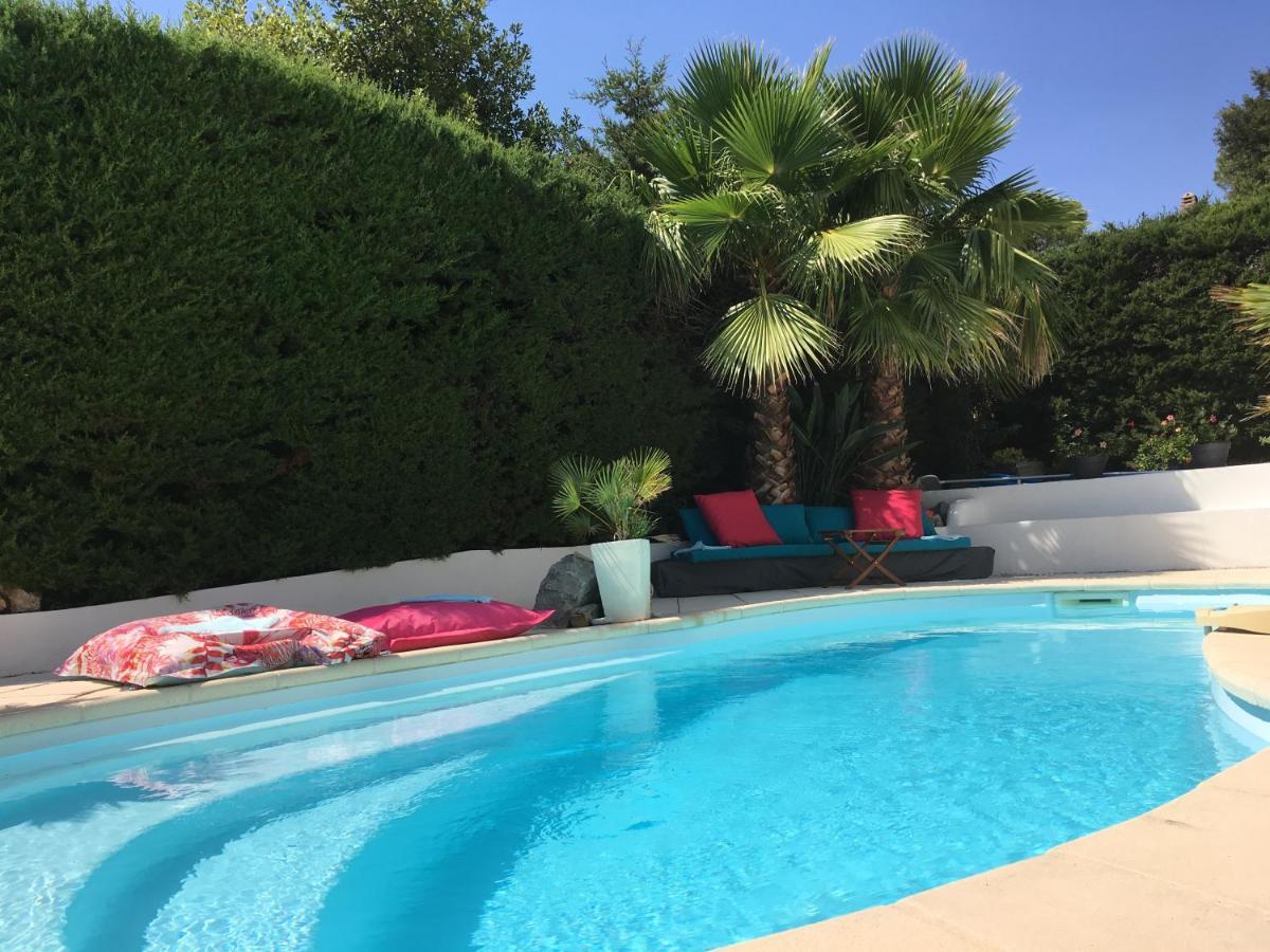 Bed,Kitchen And Swimming Pool Villa Esterel Saint-Raphael (Var) Exterior foto