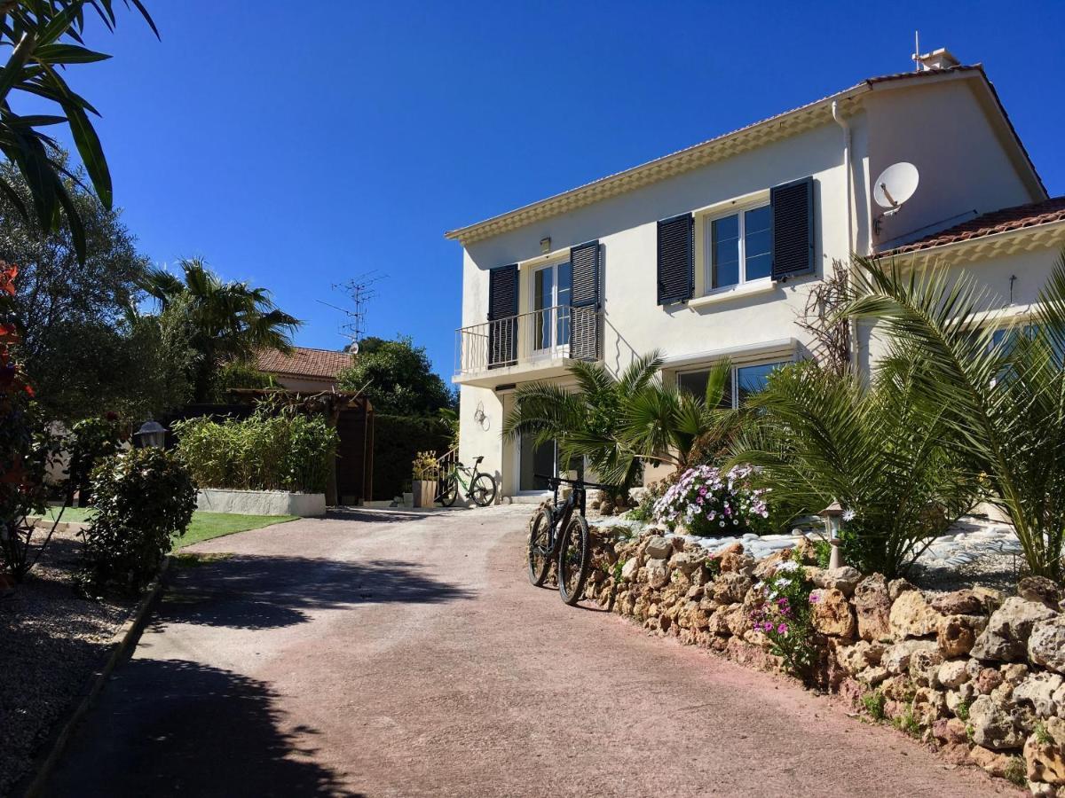 Bed,Kitchen And Swimming Pool Villa Esterel Saint-Raphael (Var) Exterior foto