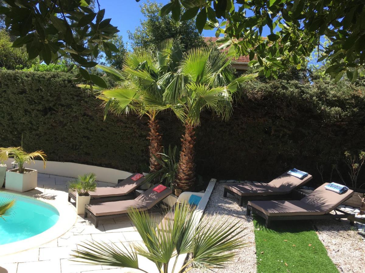 Bed,Kitchen And Swimming Pool Villa Esterel Saint-Raphael (Var) Exterior foto