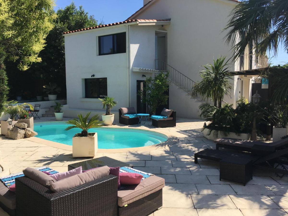 Bed,Kitchen And Swimming Pool Villa Esterel Saint-Raphael (Var) Exterior foto