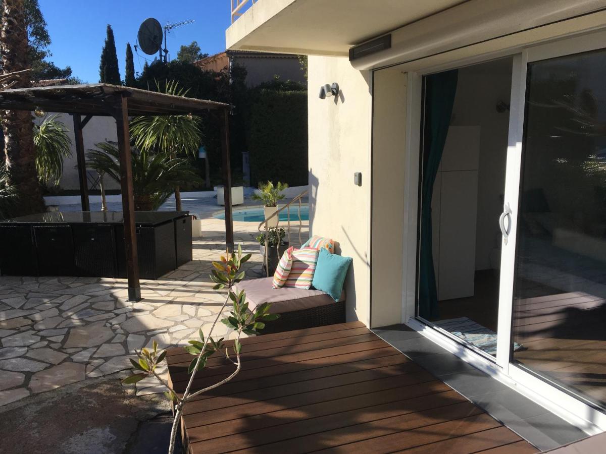 Bed,Kitchen And Swimming Pool Villa Esterel Saint-Raphael (Var) Exterior foto